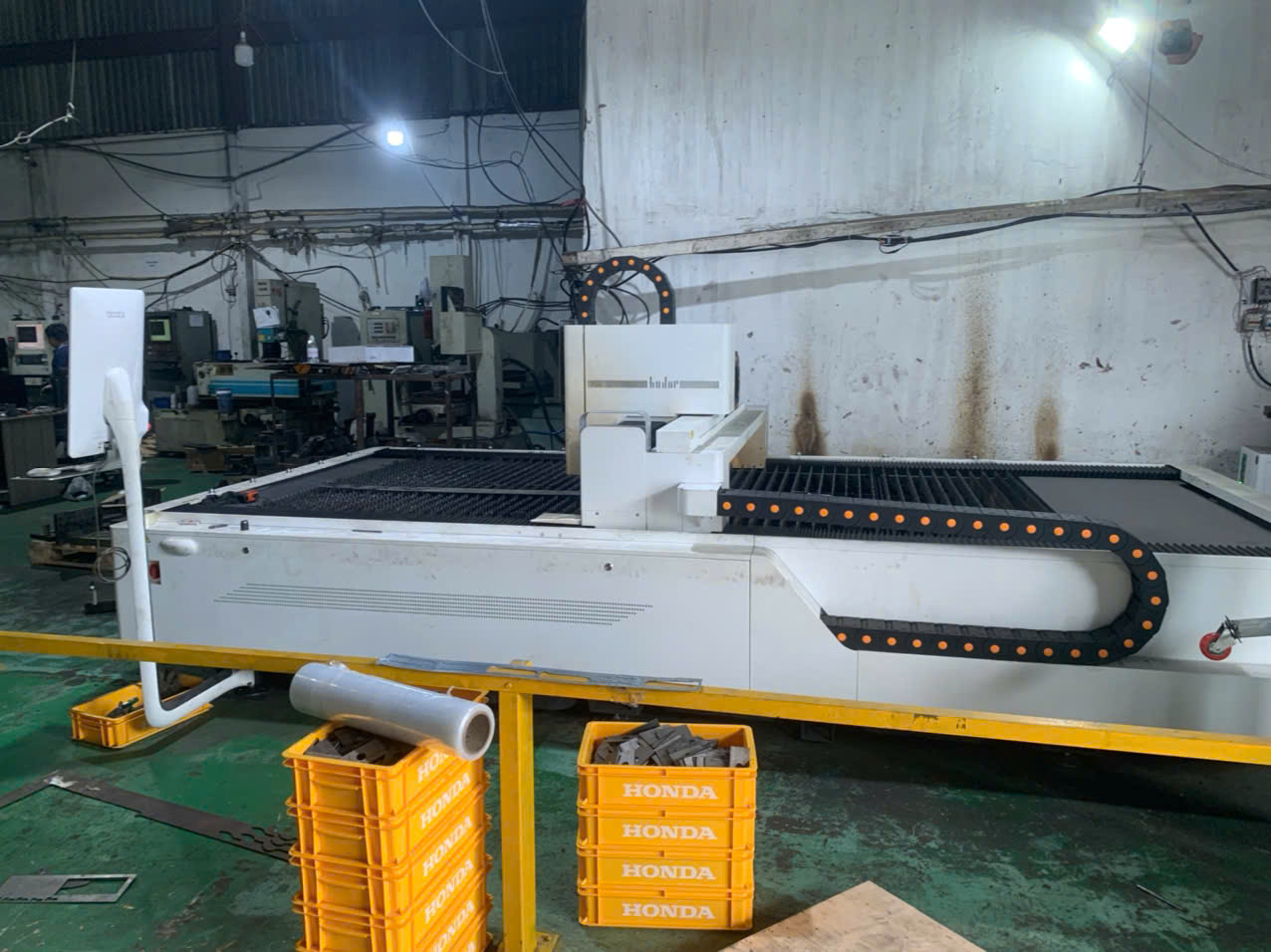 Waterjet vs Laser Cutting: Cost, Capabilities & Vietnam Sourcing Guide