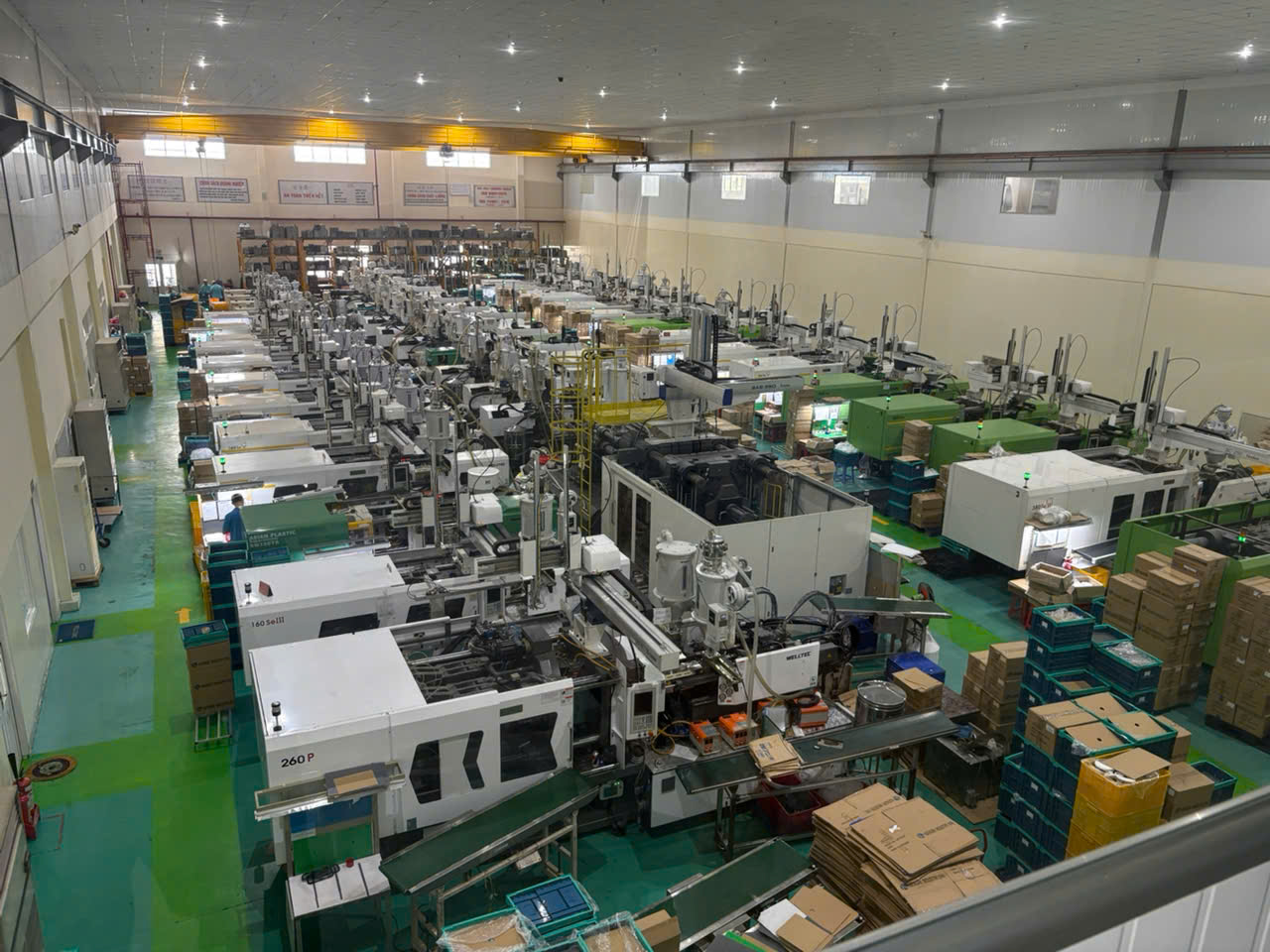 Overview of Vietnam plastic injection molding factory floor with multiple machines