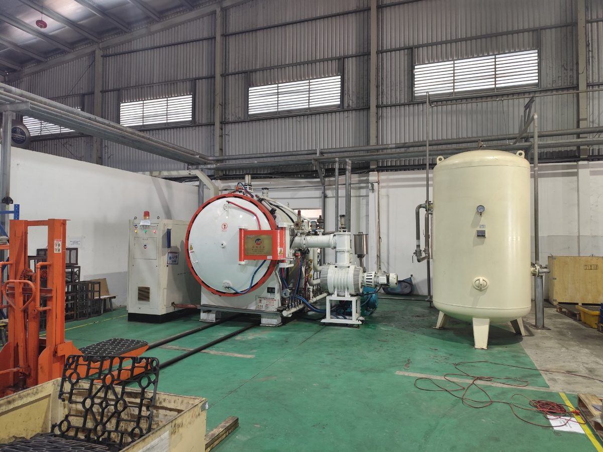 Automatic flushing device 