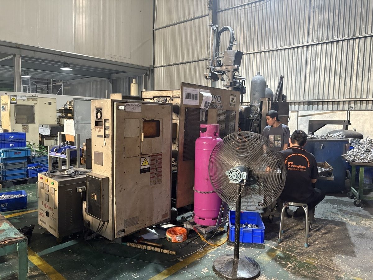 Aluminum die casting machine