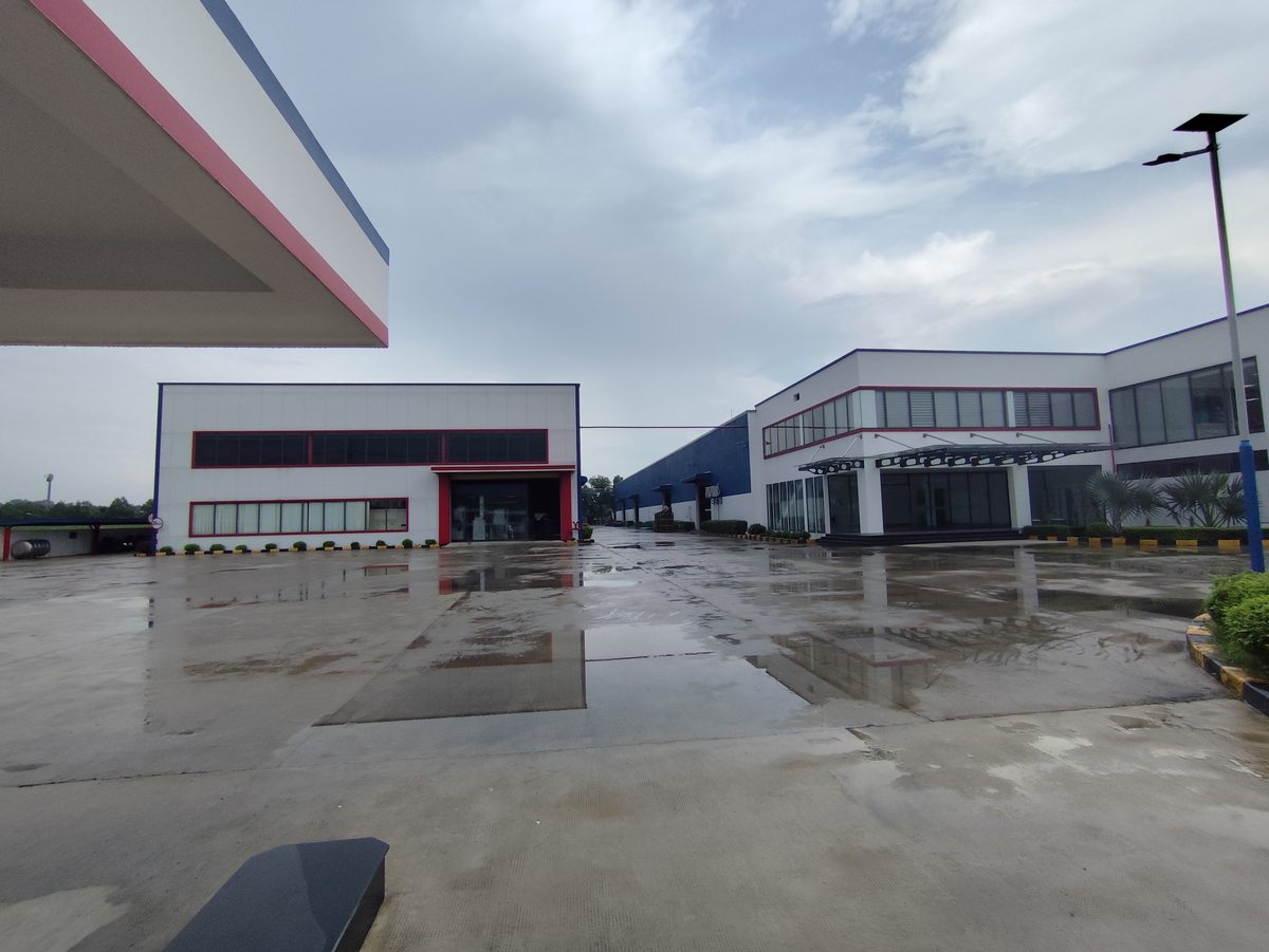 Huynh Duc factory exterior second view