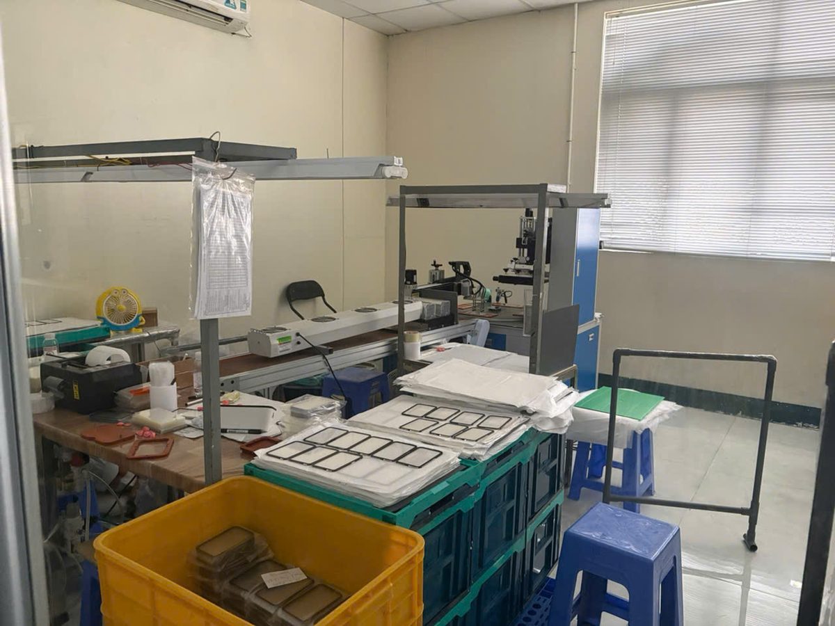 Automatic silk screen printing machine