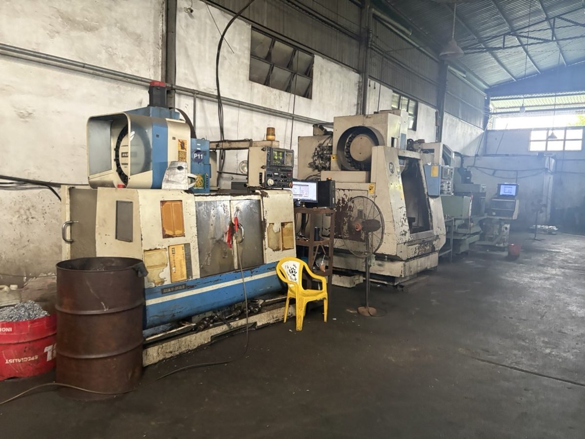 CNC lathe machine   CNC milling machine