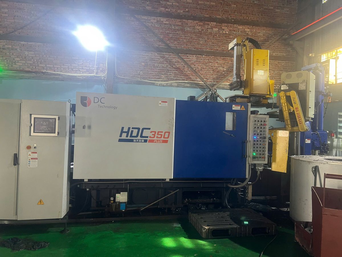 Aluminum die casting machine 2 at Minh Quang