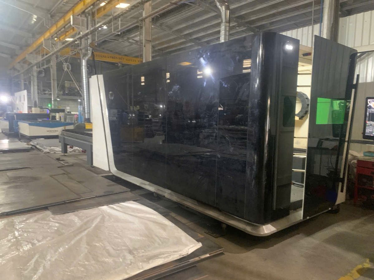 Laser cutting machine