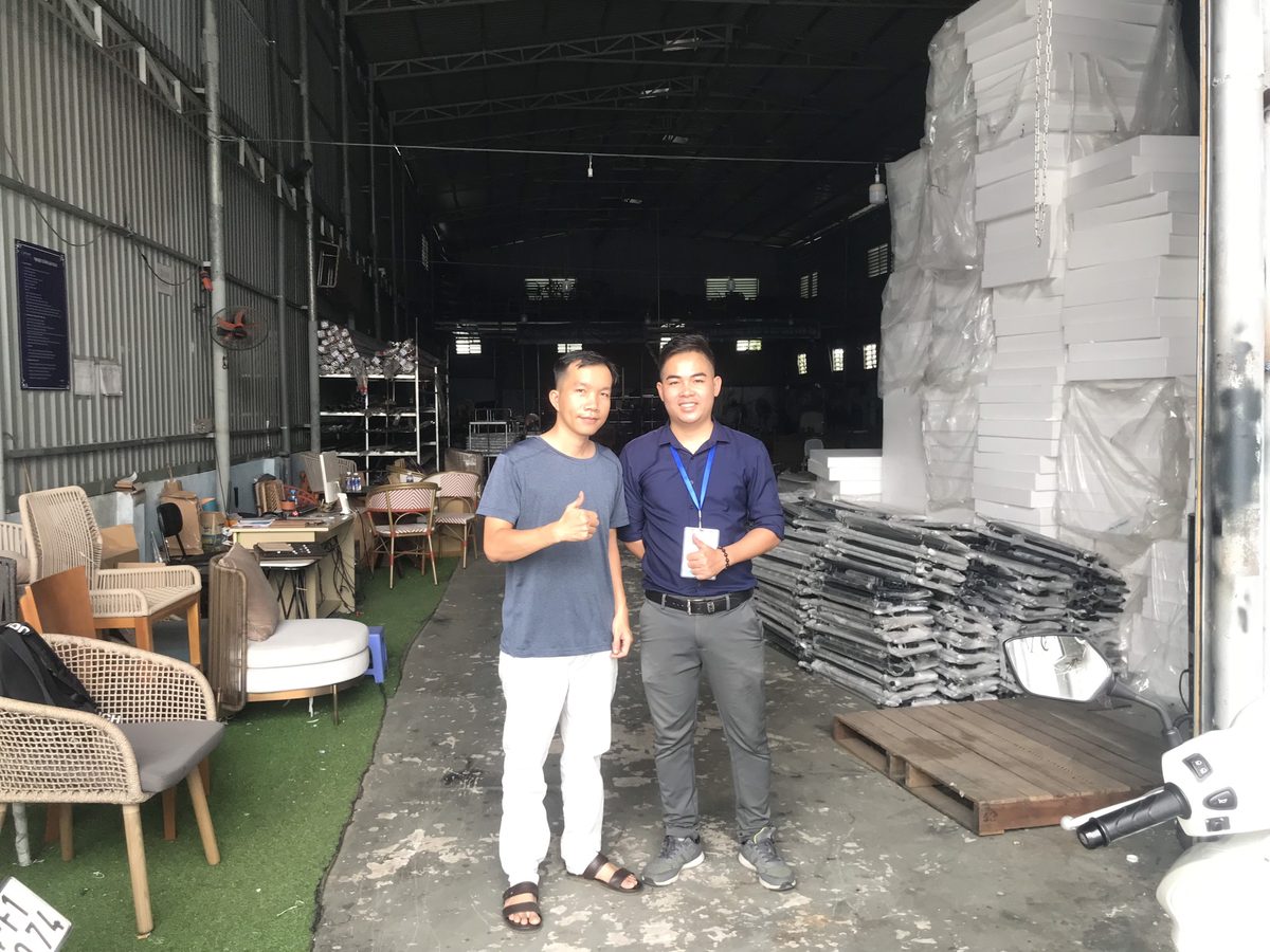 Photo with contacted person