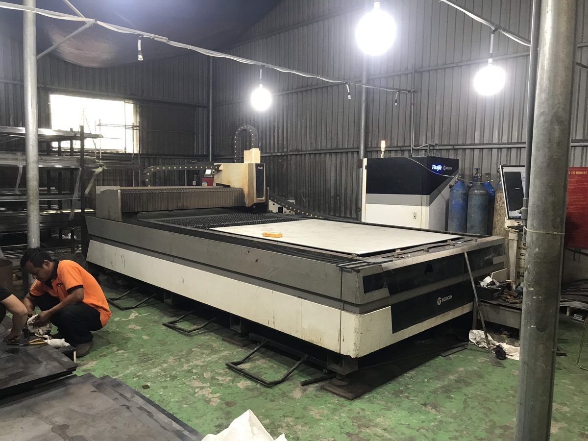 Laser cutting machine