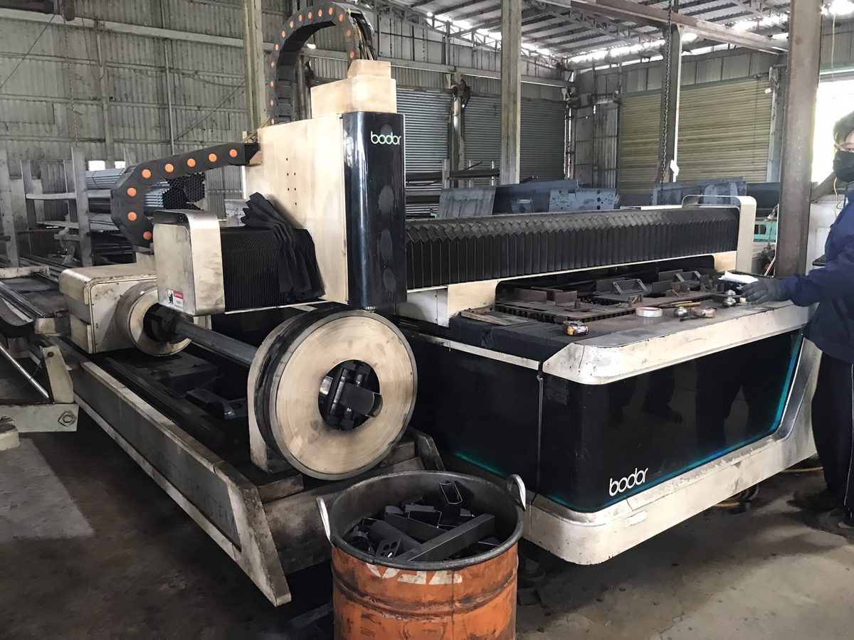 Laser cutting machine 1