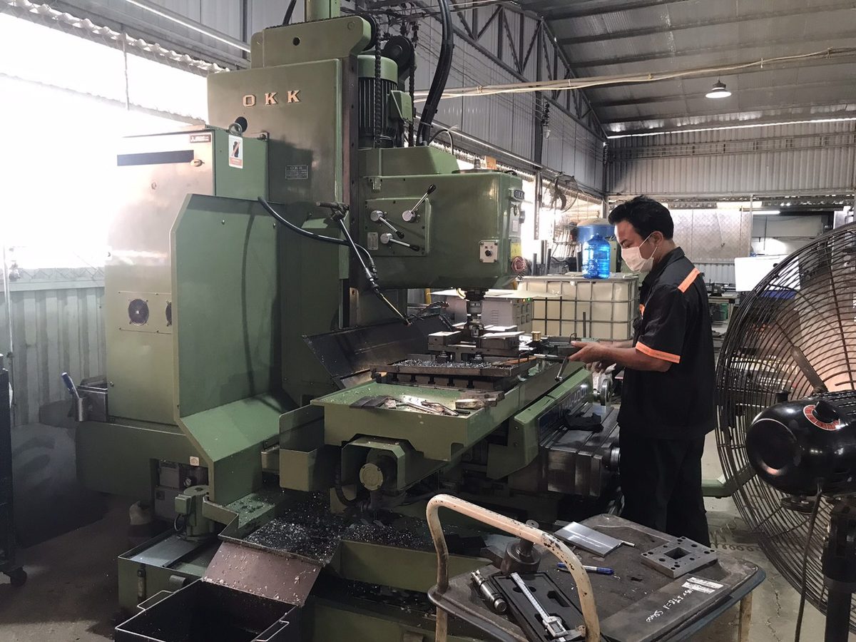CNC milling machine  2 
