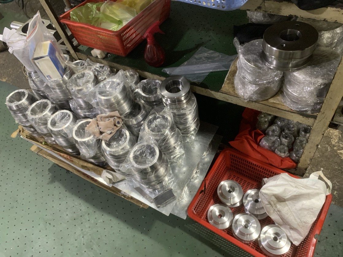 Conformity product  on panel    NG product  in a red basket 