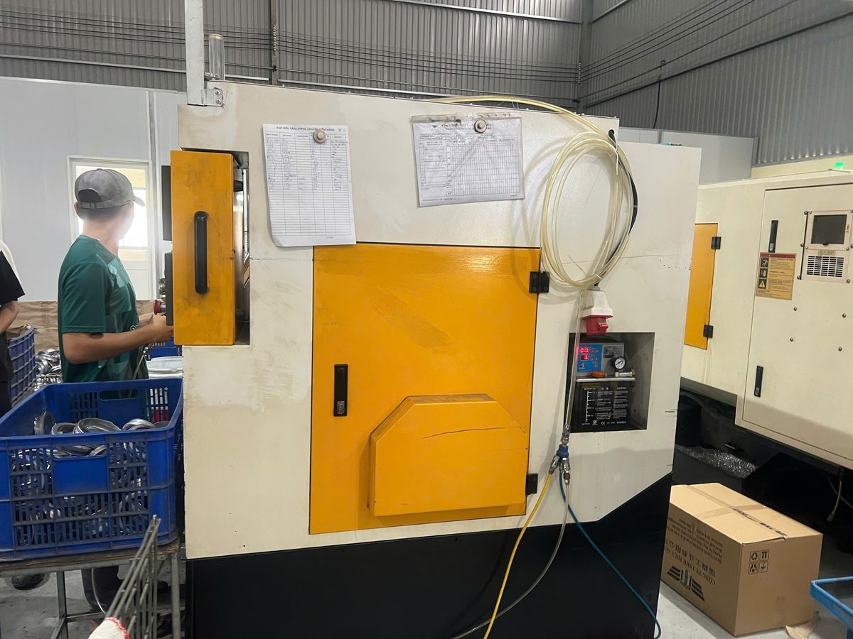 Thuy Sam — CNC lathe for post-casting machining