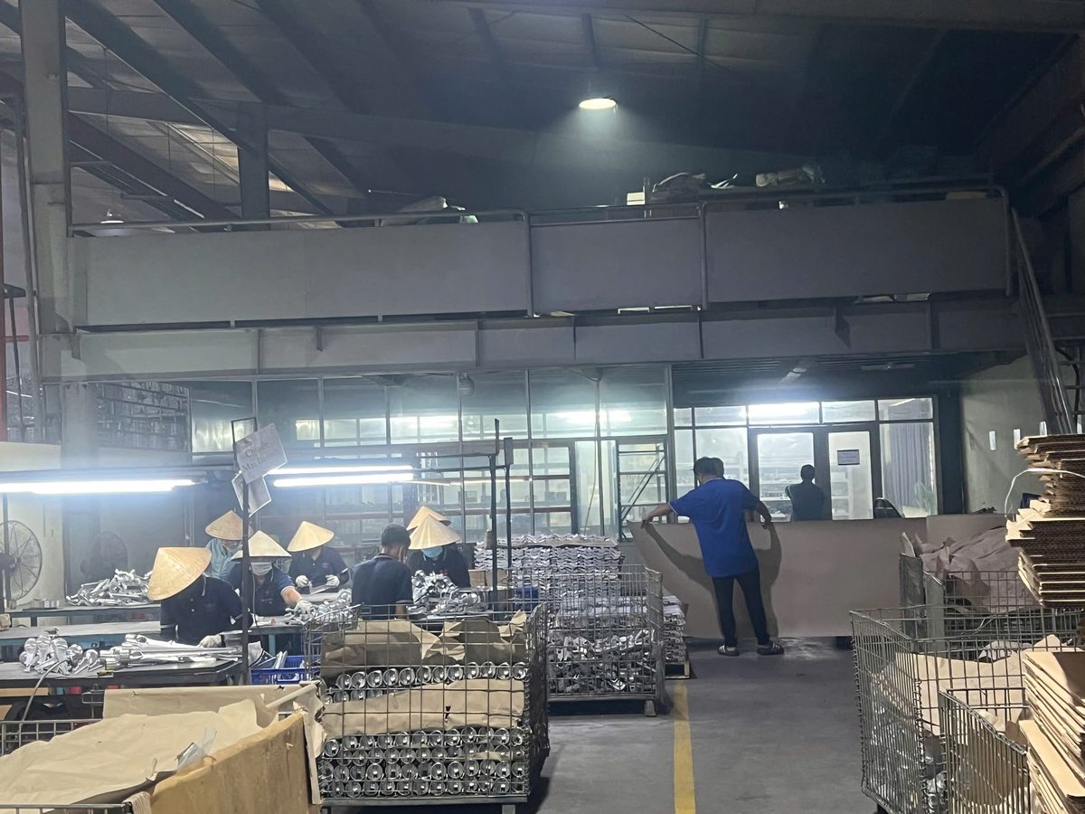 Thuy Sam — production area with finished components