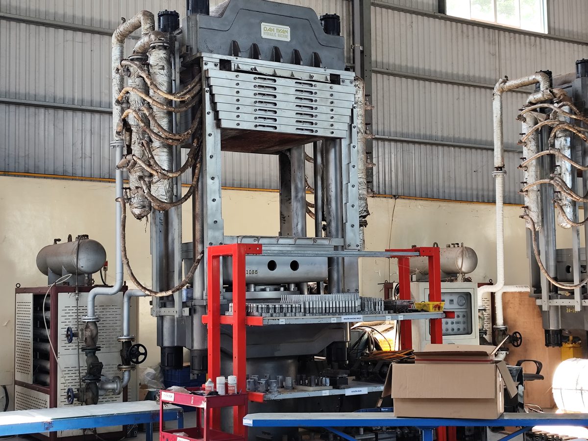Tuong Lai hydraulic press