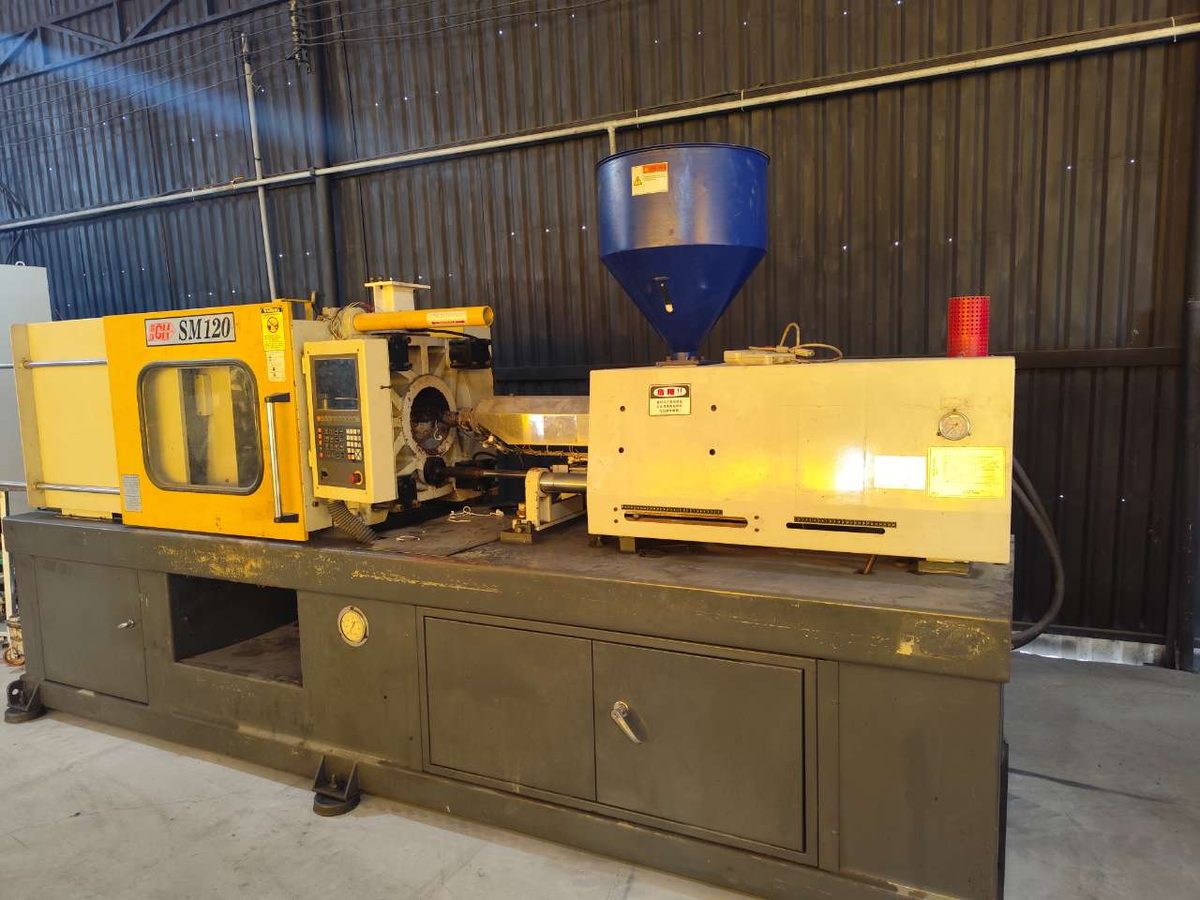 CNC injection molding machine